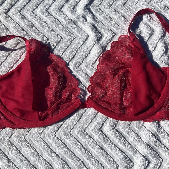 NWT Victoria Secret lace & embellishment bra size 36C - Picture 8 of 9